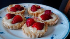 Tartelettes aux fraises et gelée de groseilles