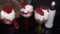 Verrines de fuits rouges à la chantilly maison