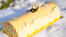 'Rouge Passion' : bûche aux fruits exotiques et à la fraise