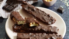 Snickers healthy (barres chocolat-cacahuètes maison)