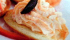 Mini-blinis à la mousse de poivrons