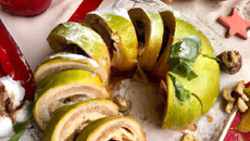 Bûche de Noël aux pommes et aux boudoirs