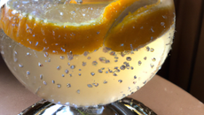 Eau citronnée à l'orge perlé