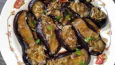 Aubergines salées à la viande hachée