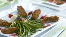 Mini viennoises de veau sur tombée de haricots verts