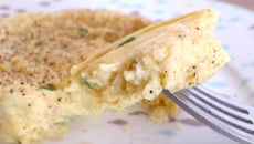 Flan aux asperges, miso et chèvre