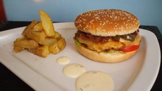 Hamburger made in Benzo, potatoes maison et sa sauce creamy deluxe comme au Mac Do avec le goût en plus ! Pour 8
