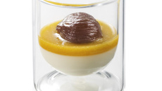 Panna cotta au lait concentré sucré, abricots et marrons confits