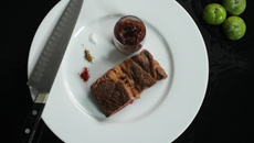 Basse côte de bœuf, sauce barbecue aux prunes