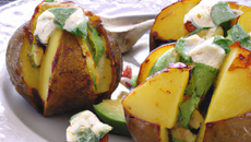 Pommes de terre farcies à l'avocat