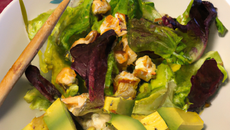 Salade d'avocats et de lotte au curry