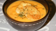 Velouté de carottes et quenelles