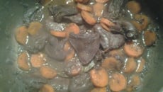 Cœurs de canard au vin rouge