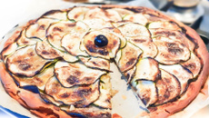 Tarte fine aux courgettes et tapenade noire