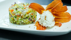 Tartare de Légumes Estivaux citronnés, Hémérocalle farcie à la Brousse