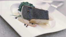 Le tronçon de turbot poêlé mousseline au parfum de clou de girofle et pamplemousse