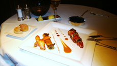 Le homard bleu rôti aux olives, cannelloni de ses pinces et jus coraillé du Chef Philippe Bohrer