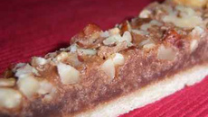 Gâteau croquant-fondant au chocolat et noix de pécan