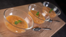 Verrines de soupe de Melon du Quercy à la menthe fraîche