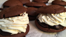 Whoopies au chocolat et à la chantilly