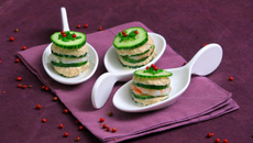 Mille-feuille de concombre aux gambas et Rillettes Thon Coraya