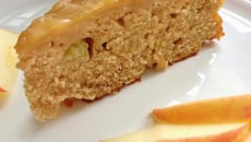 Le gâteau renversé aux pommes et au sirop d'érable