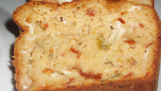 Cake au fromage de chèvre et tomates séchées