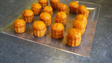 Cannelés à la tomate