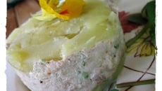 Millefeuille de pommes de terre et mousse de thon fumé au fromage de Mme LOIC