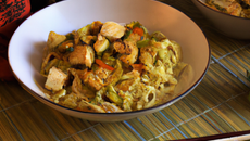 Nouilles chinoises au poulet traditionnelles