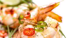 Gambas au barbecue avec leur marinade