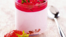 Mousse aux fraises du Périgord et gelée au thym citron