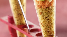 Salade de céréales méditeranéennes, saumon et pomme verte