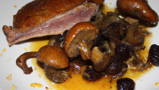 Braisé de canard aux fruits de mer et champignons