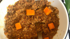 'Crumble quinoa' à la purée de carottes - pommes-de-terre et au tofu