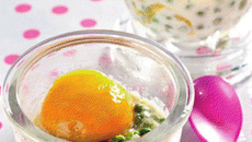 Œuf cocotte au Comté et petits pois