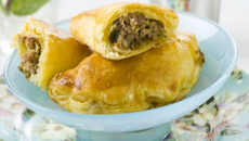 Empanadas d'agneau aux herbes fraîches