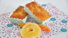 Petits cakes à l'ananas et melon séchés