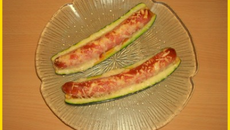 Courgettes gratinées aux saucisses et ketchup: parfaites pour les enfants! 