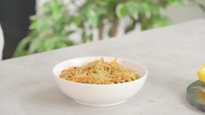 Nouilles aux algues sautées et aux légumes