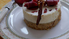 Bavarois noix, gelée de poire, mousse de roquefort, magret en 2 textures