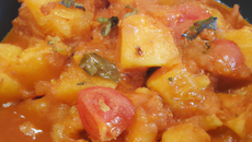 Curry de pommes de terre aux tomates