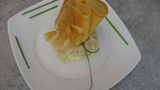 Feuilletines de saumon fumé, ciboulette et duo de fromage frais