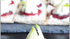 Toast bouchée au chèvre, betterave et ses petites pommes