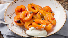 Abricots rôtis et blanc manger aux amandes