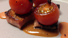 Tomate cerise fourrée au foie gras