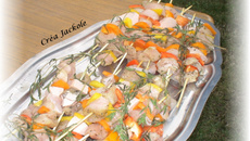 Brochettes dinde et cervelas aux petits légumes