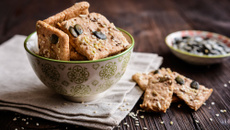 Crackers aux lentilles corail