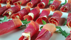 Petits rouleaux de bresaola pour un apéritif léger