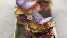 Mille feuilles de Vitelotte, courgette et coppa